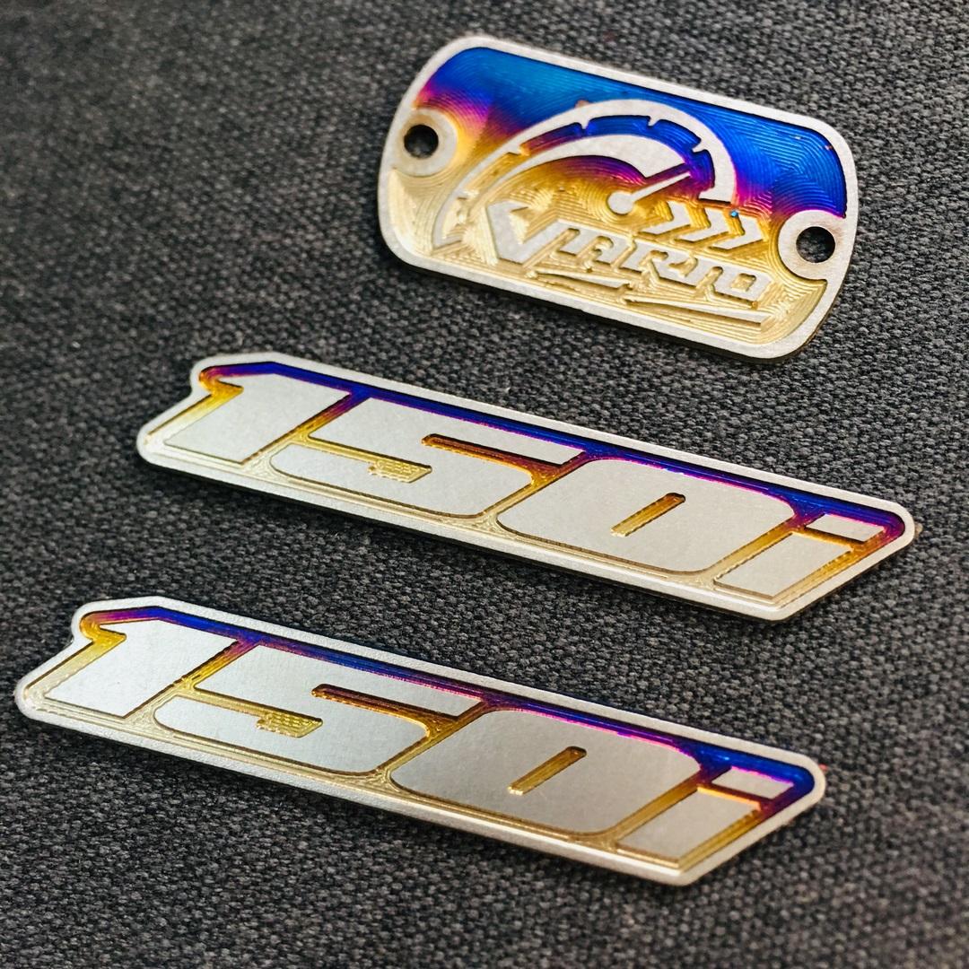 [COMBO 2 XE VARIO] TEM DÁN BÌNH DẦU TITAN VÀ CHỮ SỐ 150i TITAN 7 MÀU KEO 3M SIÊU CHẮC CHO DÒNG XE VARIO  (100% TITAN)