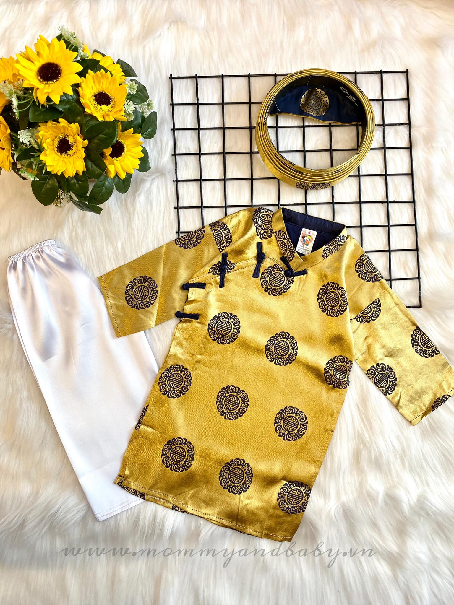Áo Dài Vàng Đồng BÉ TRAI Gấm Thái Tuấn (Áo+quần+mấn)