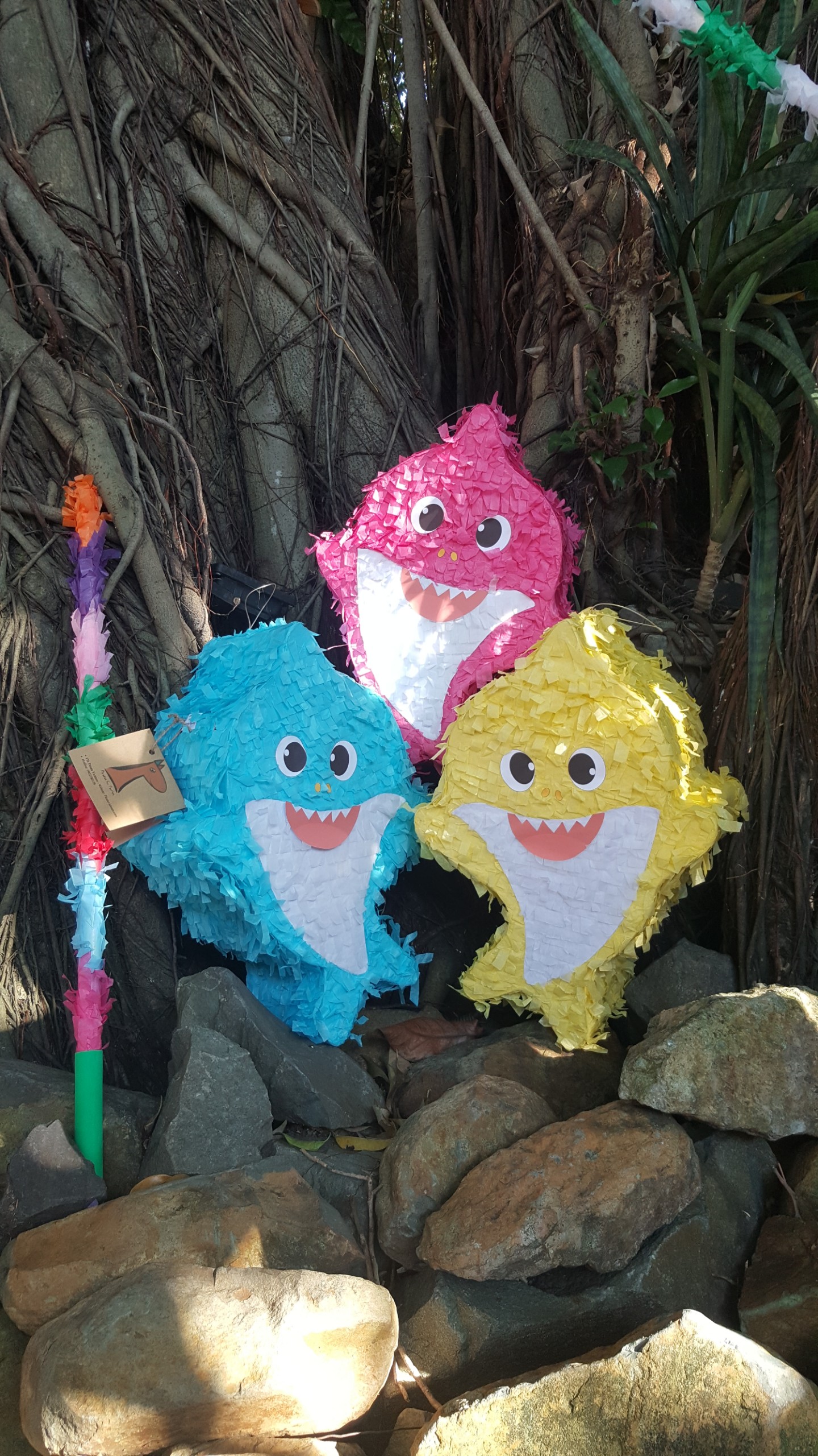 Pinata baby shark