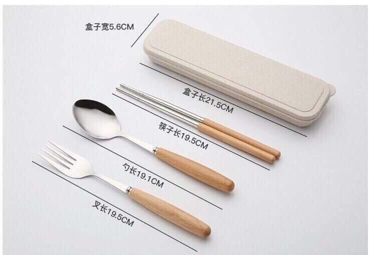HỘP THÌA NĨA ĐŨA 3 MÓN BẰNG INOX 304 CHỐNG GỈ, CÁN GỖ SỒI CAO CẤP KÈM HỘP ĐỰNG LÚA MẠCH AN TOÀN, ĐẢM BẢO SỨC KHỎE CHO NGƯỜI DÙNG - ĐỒ DÙNG MANG CƠM ĐI LÀM NHỎ GỌN, TIỆN ÍCH