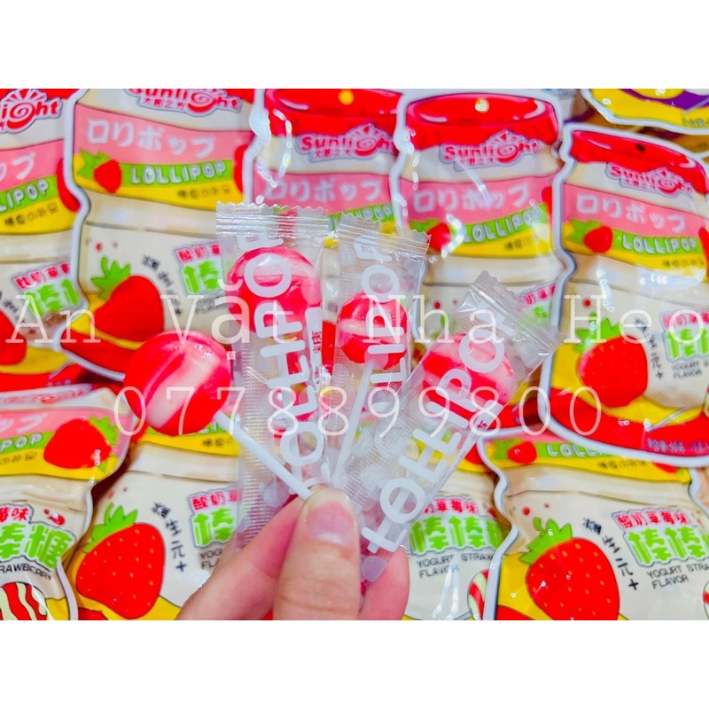 Kẹo Que Mút Sữa Chua SUNLIGHT Vị Dâu- Bịch 50Gr Nhiều Que Nhỏ Thơm Ngon - SM Citystore