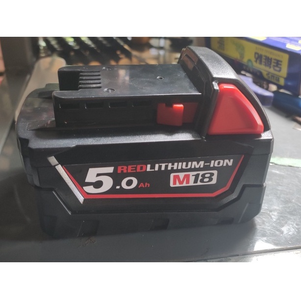 Pin đóng milwaukee m18 18v dung lượng 5ah, nhận sạc zin.