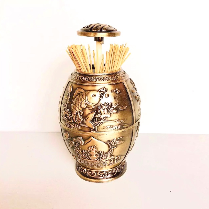 LỌ ĐỰNG TĂM CHẤT LIỆU BẰNG ĐỒNG NHÀ  SẢN XUÂT RA  HOA VĂN TRẠM NỔI