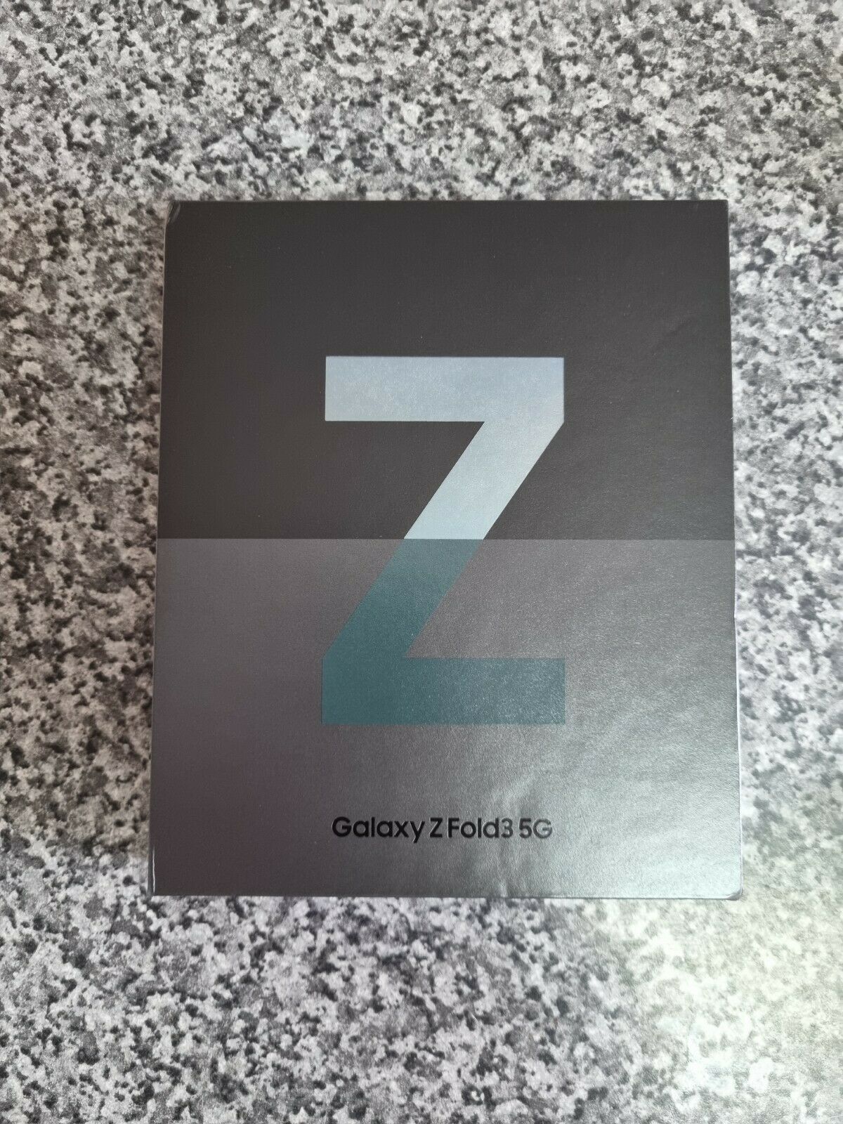 Brand new samsung galaxy z fold 3 5g sm-f926b/ds - 256gb - phantom green