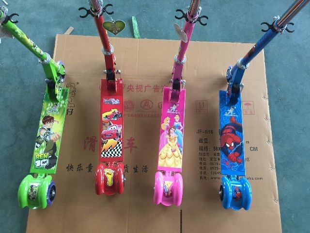 Xe trược Scooter 3 bánh phát sáng, có chuông