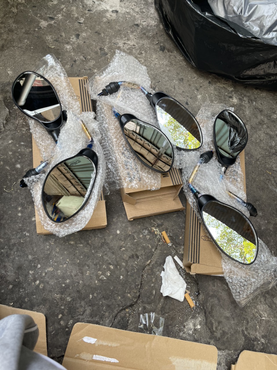 Cặp kiếng crg yaz chân titan và inox ( mọi xe )