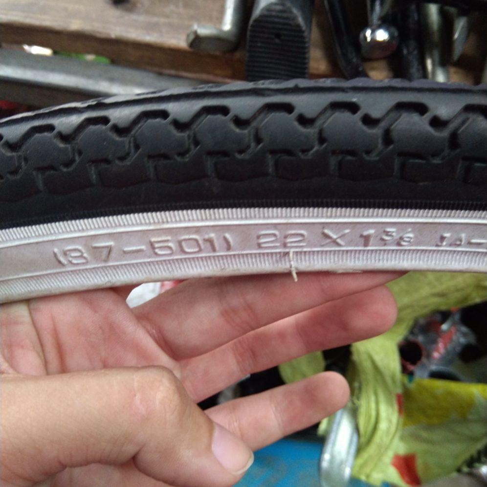 1 săm và 1 lốp loại nhỡ cỡ 22 13/8 lắp xe đạp hoặc xe thương binh , xe lăn