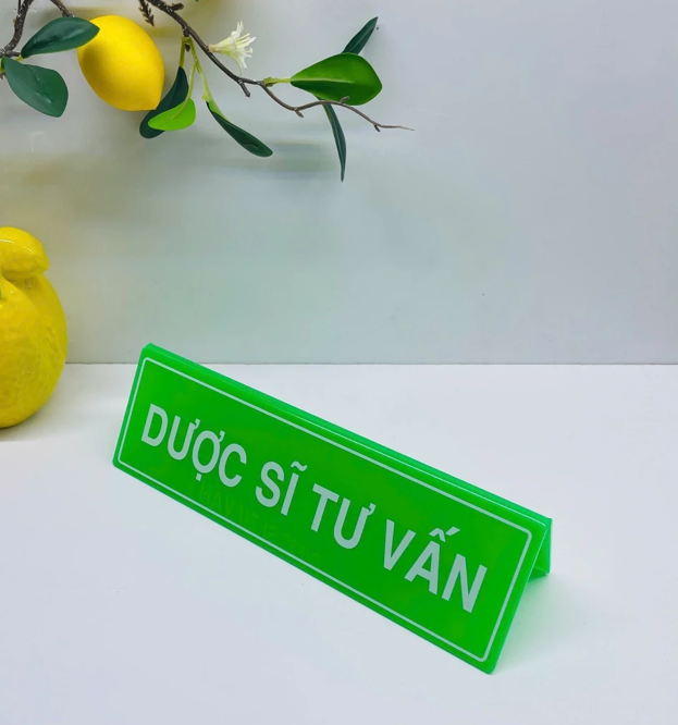Bảng mica chữ A in nội dung "DƯỢC SĨ TƯ VẤN" kích thước 24x7,5cm