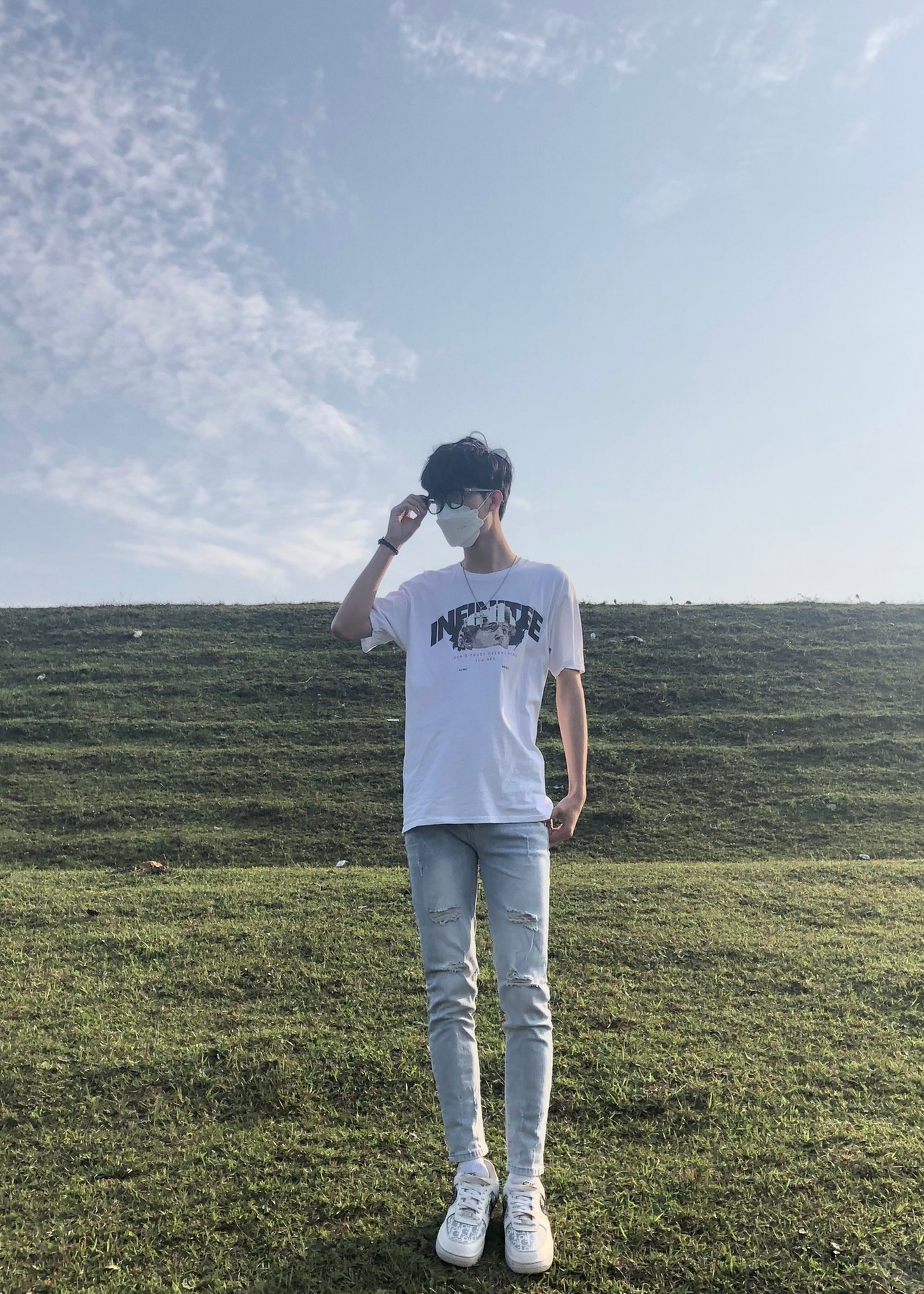 Quần jean nam rách gối gấu dáng skinny co giãn tốt màu xanh ghi nhạt phom ôm chất bò 361 0001 Pon.mens