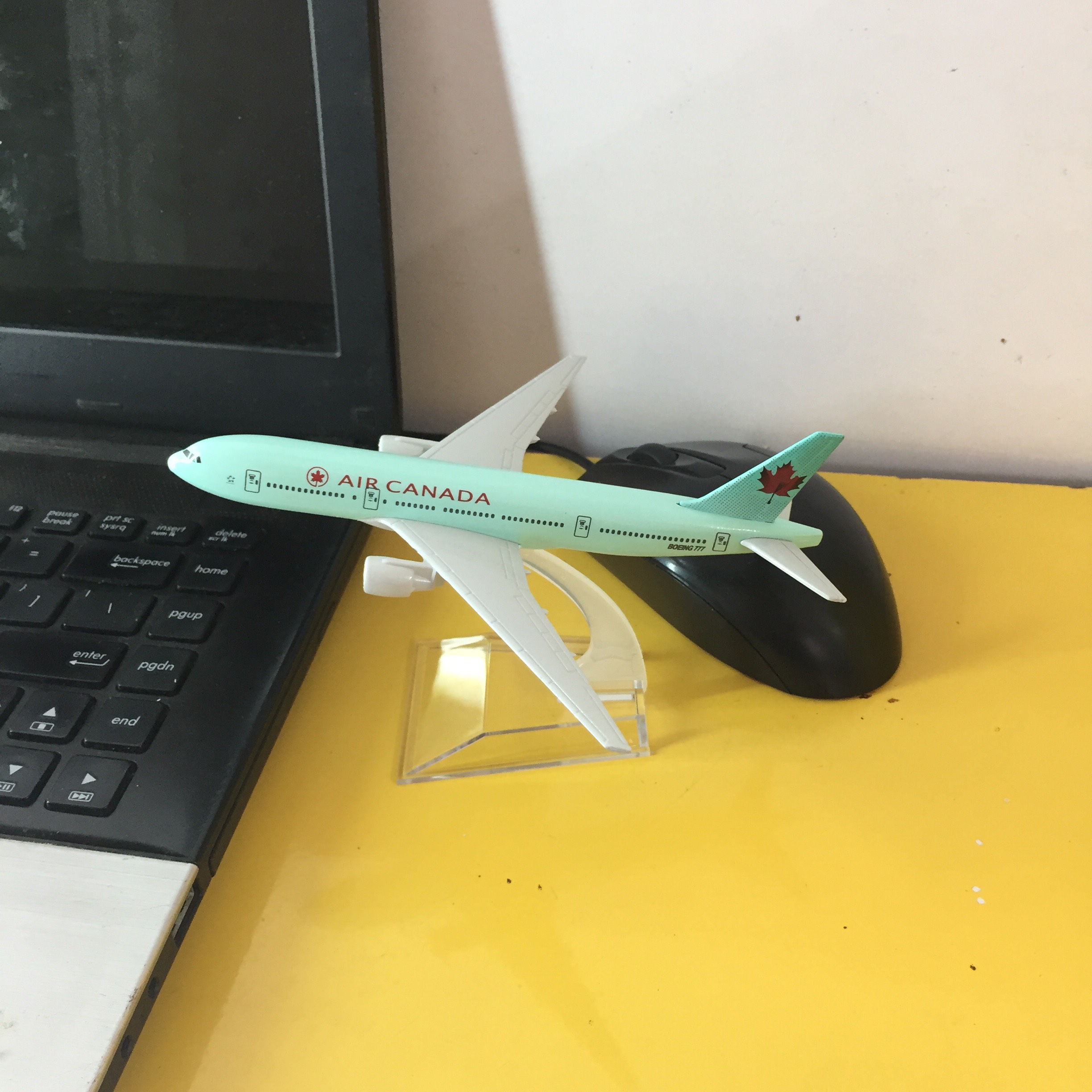 Mô hình máy bay 777 kim loại B777 16cm dòng Boeing 777 món quà tặng trưng bày phù hợp với bàn làm việc, kệ ti-vi, giá sách
