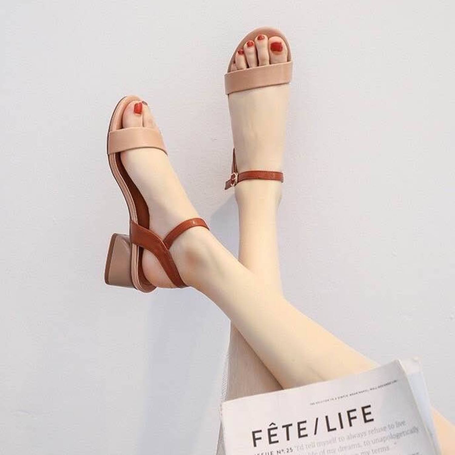 Dép sandal 3 phân quai ngang đi học 2 mầu nâu trắng cực xinh