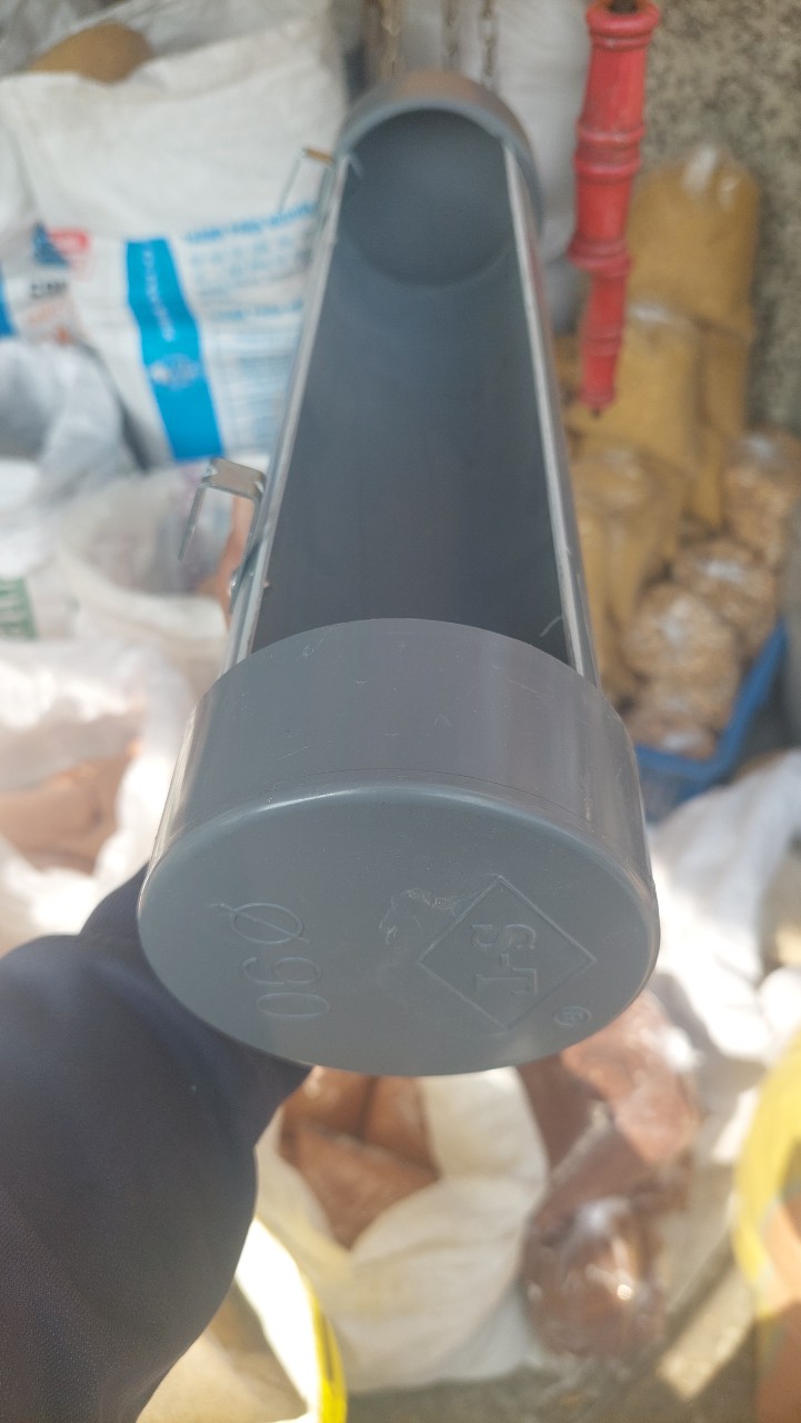 Máng đựng thức ăn ống pvc phi 90 cho gà 40cm