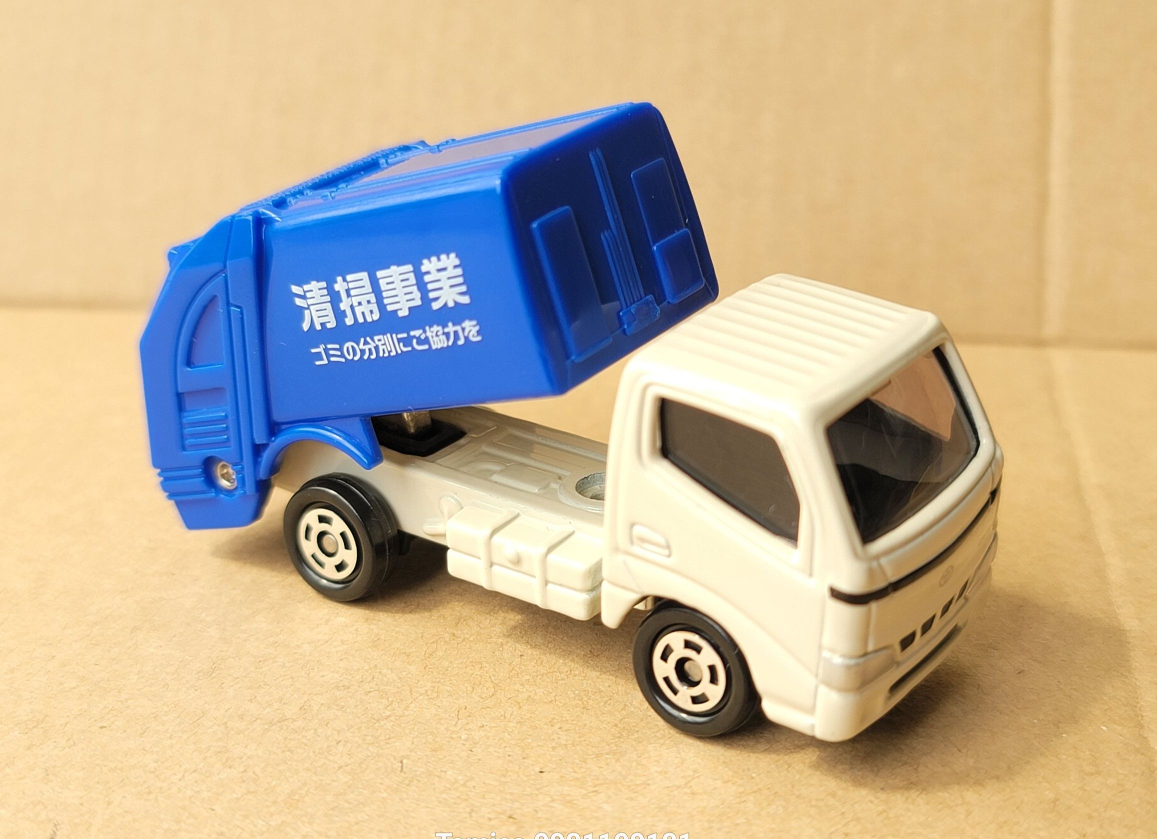 Xe mô hình Tomica (CH) (Có hộp và ko khách tự chọn) - Xe Toyota DINA - Xe chở rác màu xanh mở được cửa sau và dốc được ben giá rẻ cho bé sưu tập