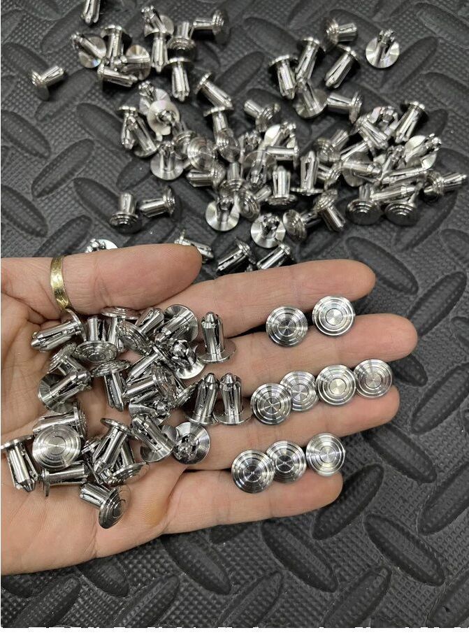 (Ốc Gài bấm 5ly Inox V2) Ốc bấm dàn áo salaya inox của nhiều xe xài vị trí bấm , ốc nút nhấn bấm dàn áo inox