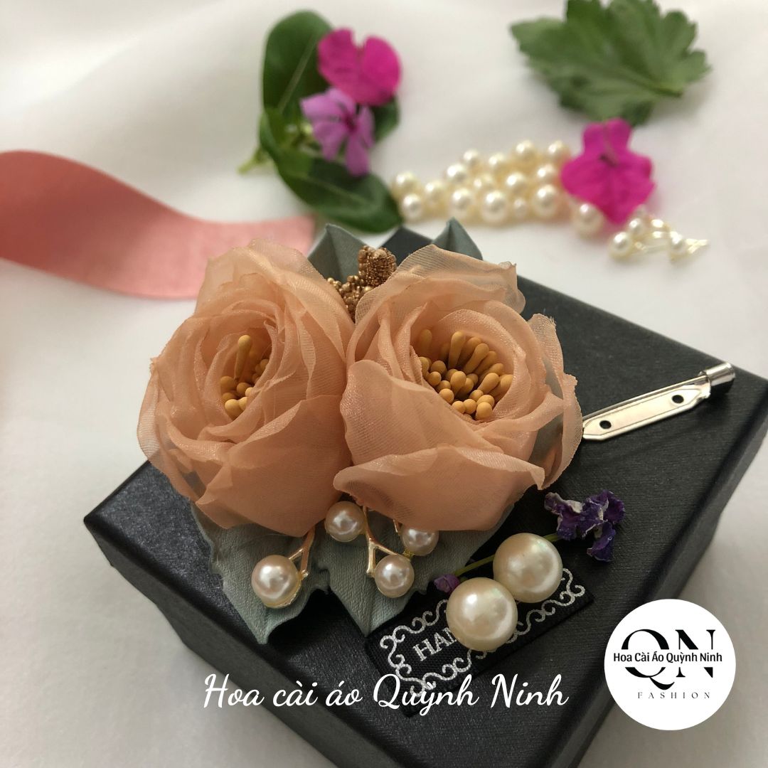 Hoa cài áo vải voan hàn cao cấp, đường kính 8cm kết hợp với váy, áo, khăn.. - hoa cài áo quỳnh ninh