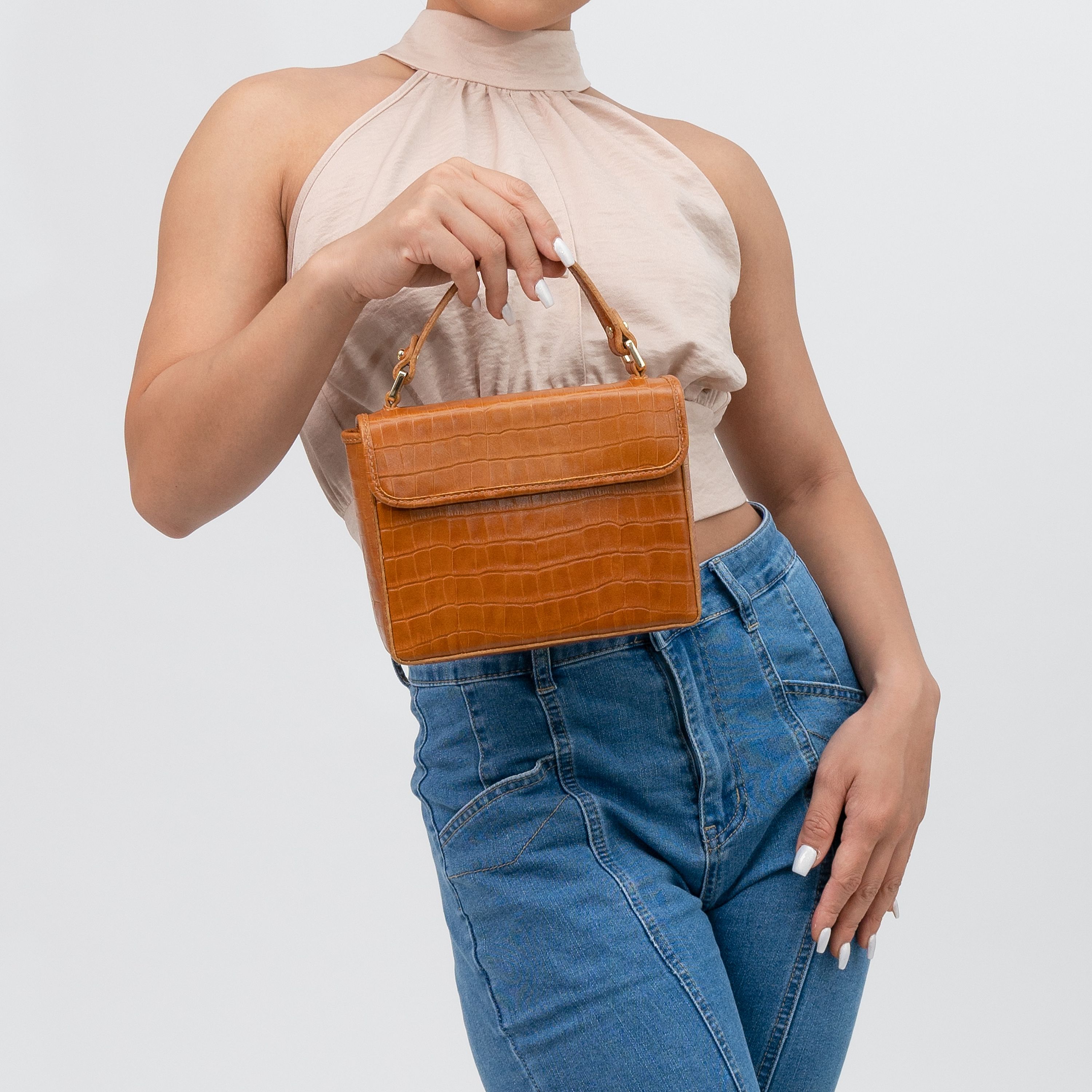 Túi da bò thật cao cấp màu nâu caramel dập vân cá sấu được thủ công bằng tay từ local brand Hoi An Soul Leather