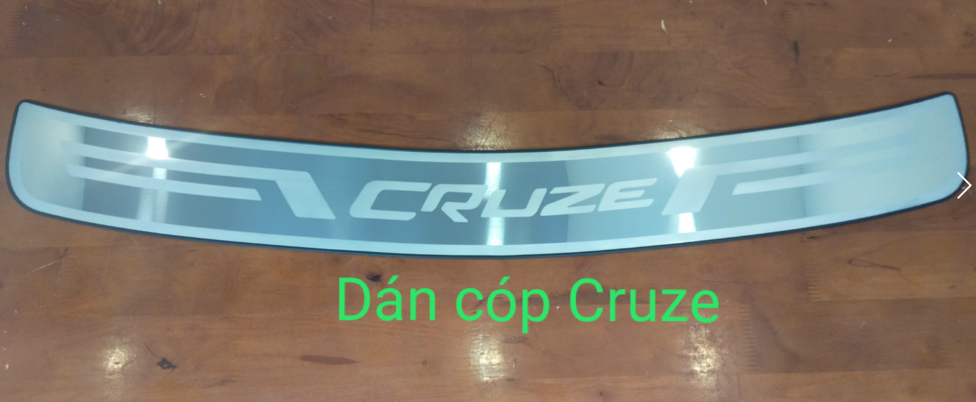 Ốp inox chống trầy cốp sau chevrolet cruze