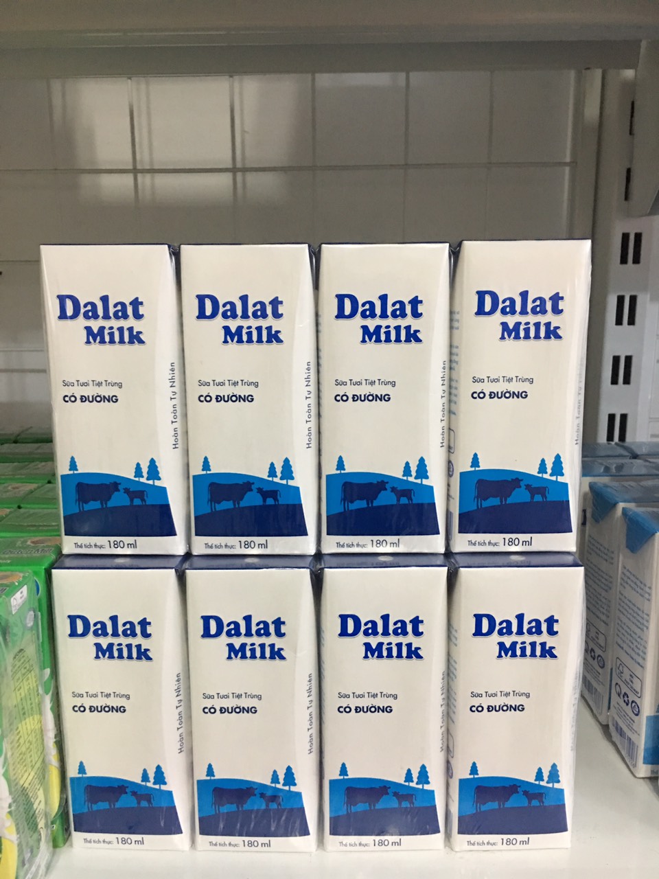 Lốc 4 hộp sữa tươi Dalat milk có đường ít đường 180ml