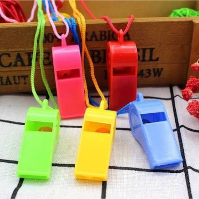 Đồ chơi còi nhựa có dây đeo nhiều màu