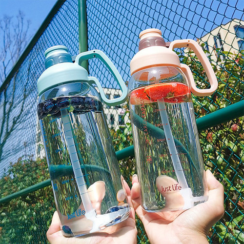 BÌNH ĐỰNG NƯỚC 1600ML CÓ VÒI HÚT