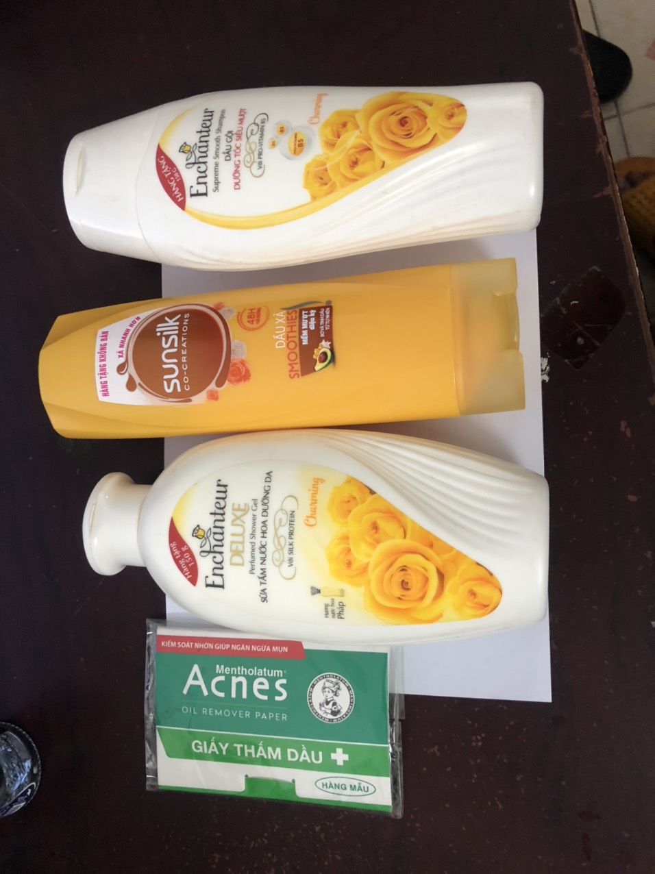 [HCM]Combo 3 tặng 1 bao gồm: 1 chai sữa tắm enchanteur 150g + 1 chai sữa tắm enchanteur 100g + 1 chai dầu xả sunsilk 140g + tặng 50 miếng giấy thấm dầu acnes