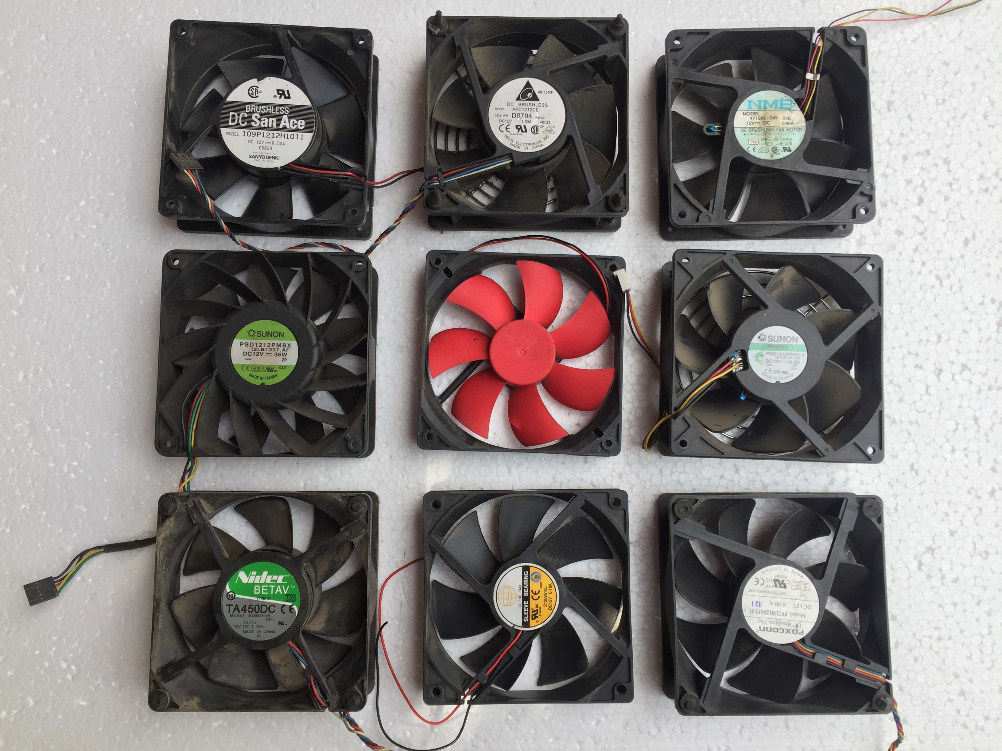 Quạt Fan 12V kích thước Fan 12 (12x12Cm) dòng điện từ 0.5A-1A