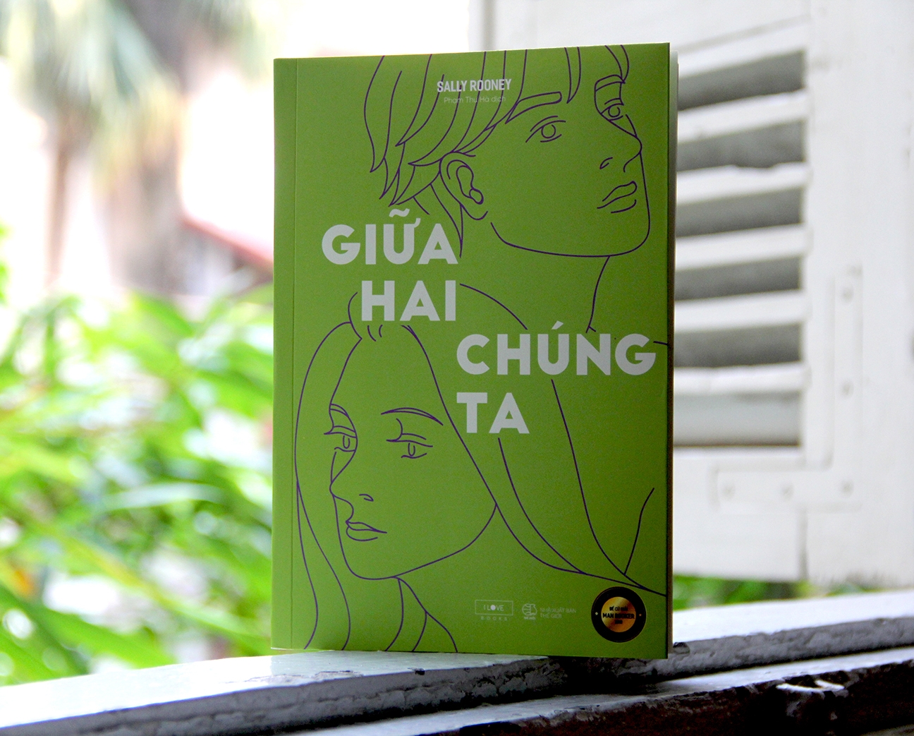 Fahasa - Giữa Hai Chúng Ta
