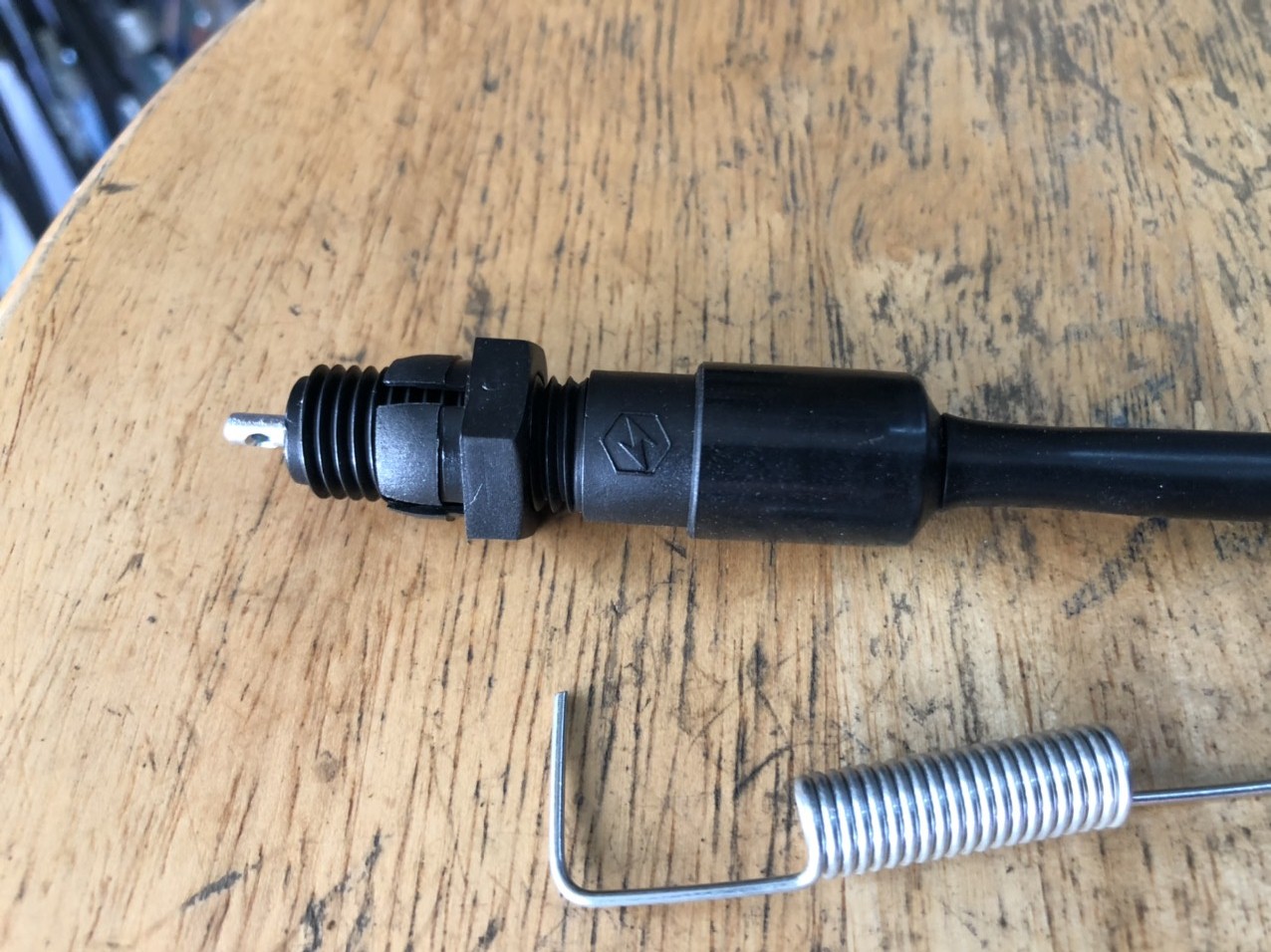 công tắc stop chân + lò xo cho anh em dọn xe honda 67 + cub
