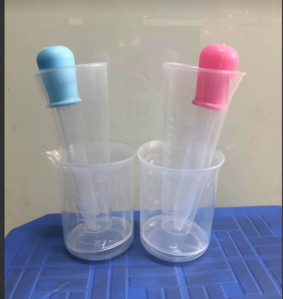 Cốc đong, ống hút phân bón, ...dung dịch dạng nước có vạch chia dung tích 100ml
