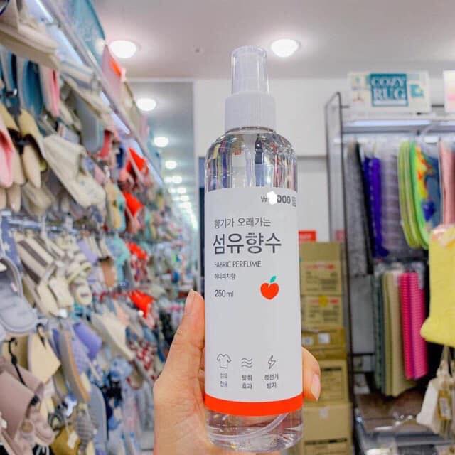 Xịt thơm quần áo dịu nhẹ hương quả đào tiên Hàn Quốc 250ml