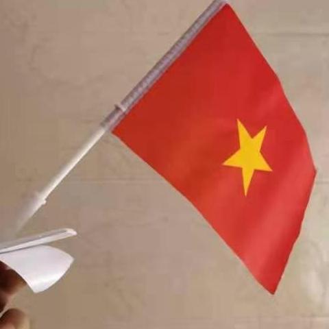 Trang trí xe với lá cờ Việt Nam: Lá cờ Việt Nam là biểu tượng của sự tự hào và lòng yêu nước. Trang trí xe với lá cờ Việt Nam không chỉ thể hiện lòng tự hào về đất nước mà còn khiến cho chiếc xe trở nên nổi bật, độc đáo và thu hút sự chú ý của mọi người. Hãy cùng xem hình ảnh về những chiếc xe được trang trí với lá cờ Việt Nam để thêm cảm hứng và ý tưởng cho trang trí chiếc xe của mình.