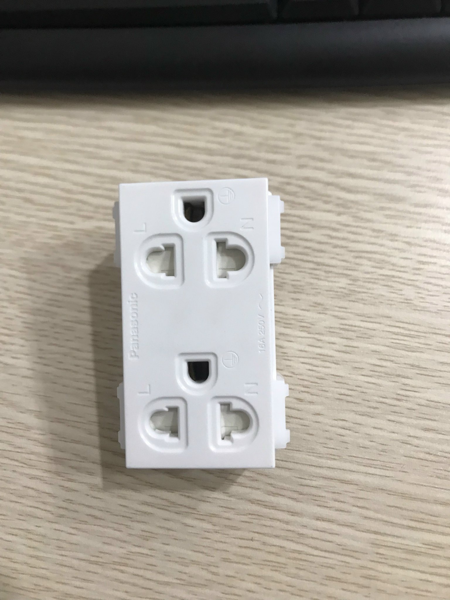 Ổ Cắm Đôi 3 Chấu Panasonic