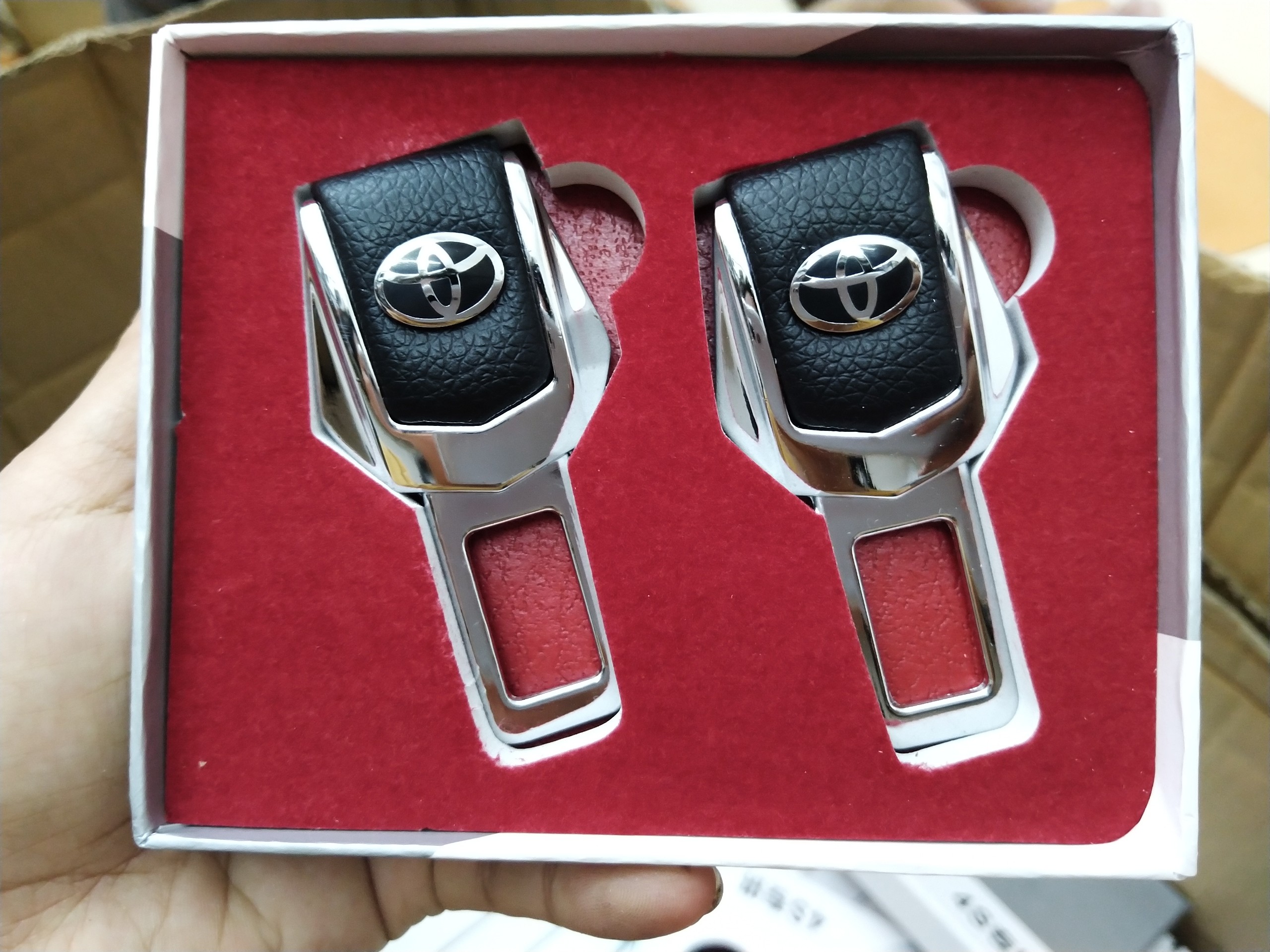 BỘ 2 CHỐT NGẮT CHUÔNG AN TOÀN XE OTO HÃNG TOYOTA