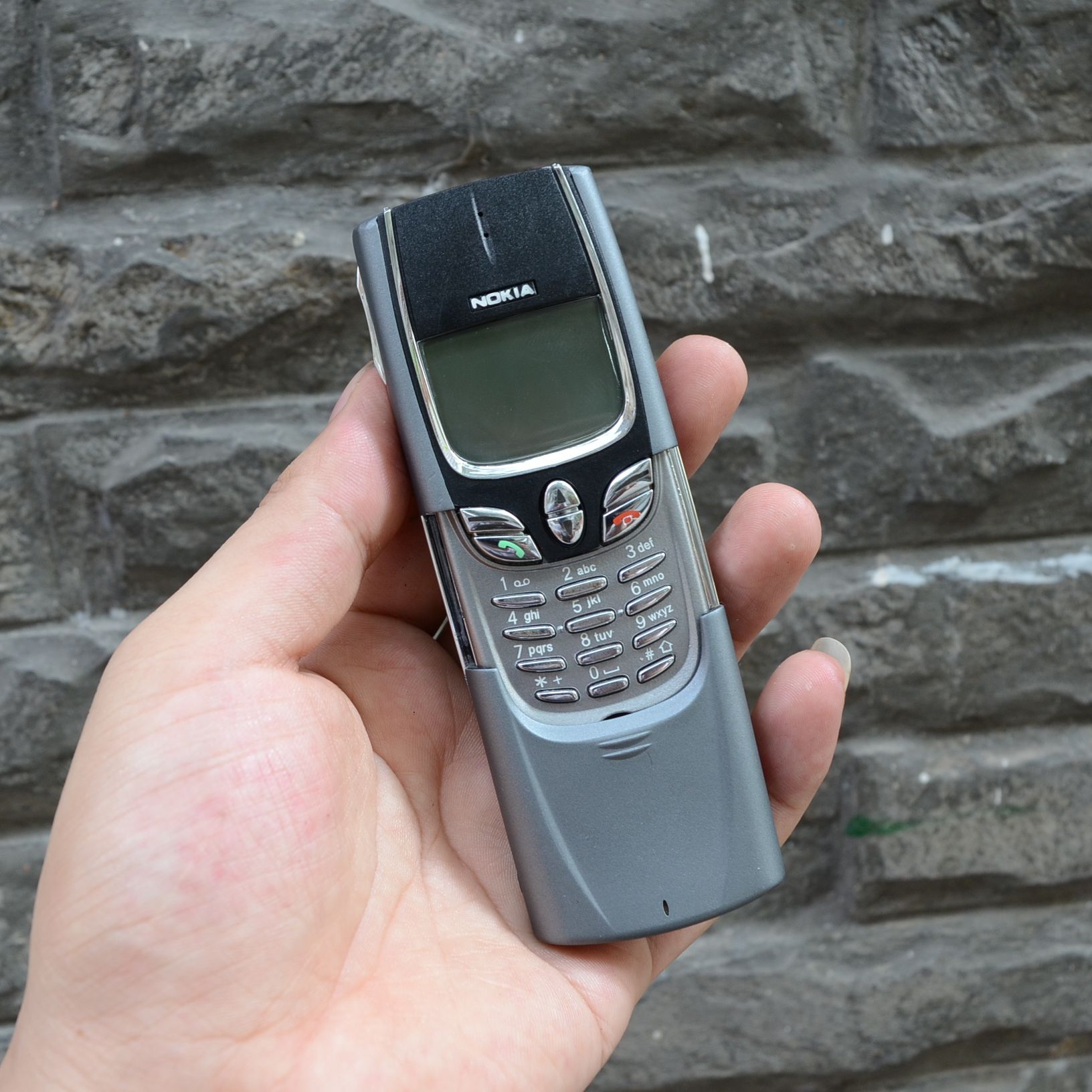 Điện thoại Nokia 8850 nắp trượt độc lạ, nghe gọi to rõ bảo hành 1 năm