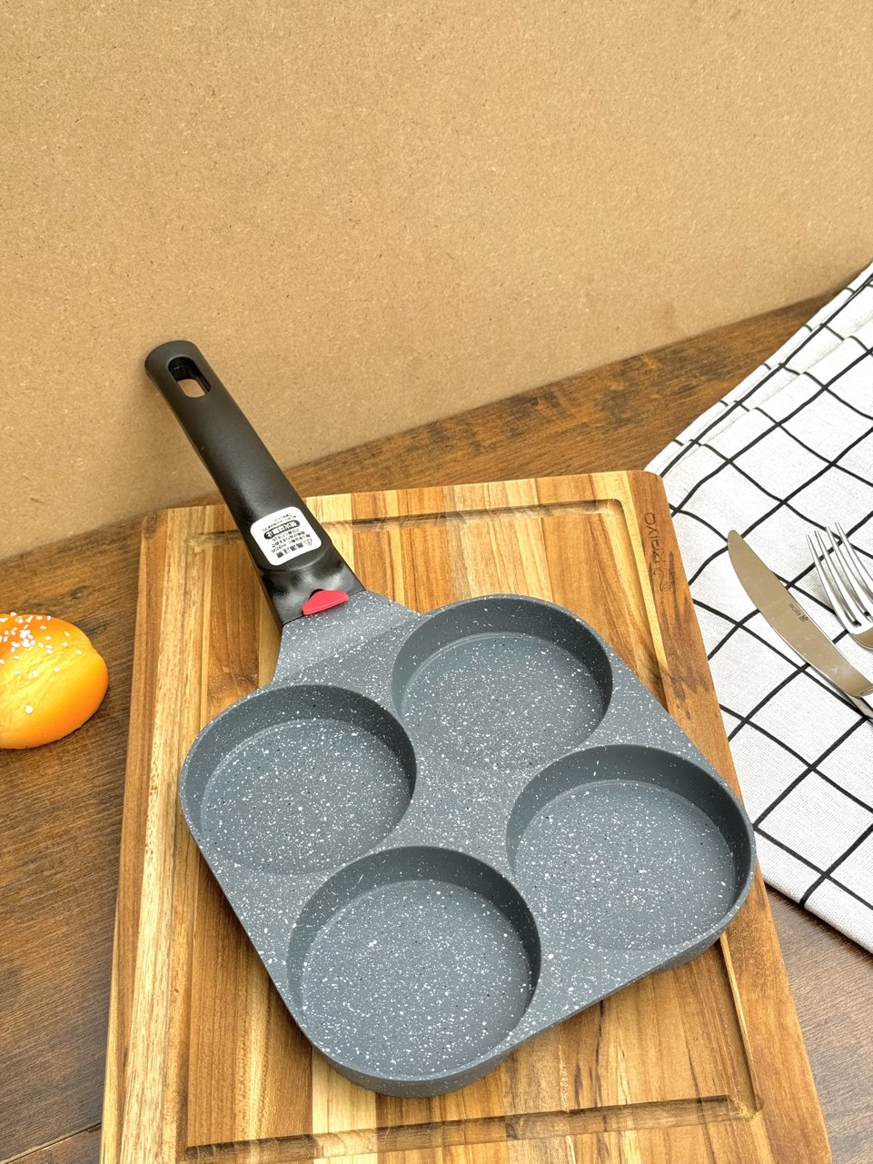 Chảo chống dính 4 ngăn vân đá cao cấp Quatro Pan (dùng được bếp từ) hàng nhập từ Nhật Bản