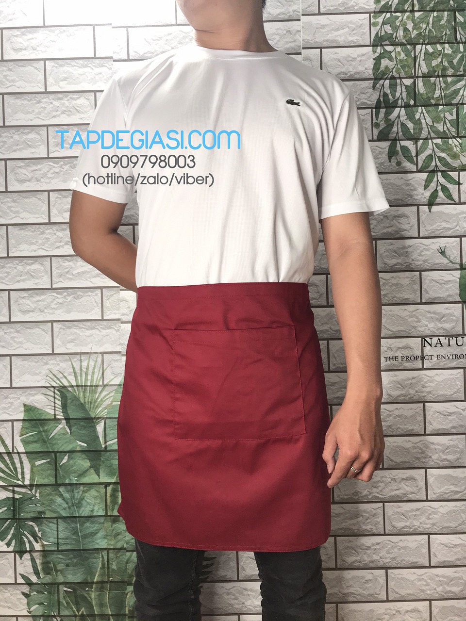 TẠP DỀ PHỤC VỤ NGẮN TRƠN MÀU ĐỎ ĐÔ