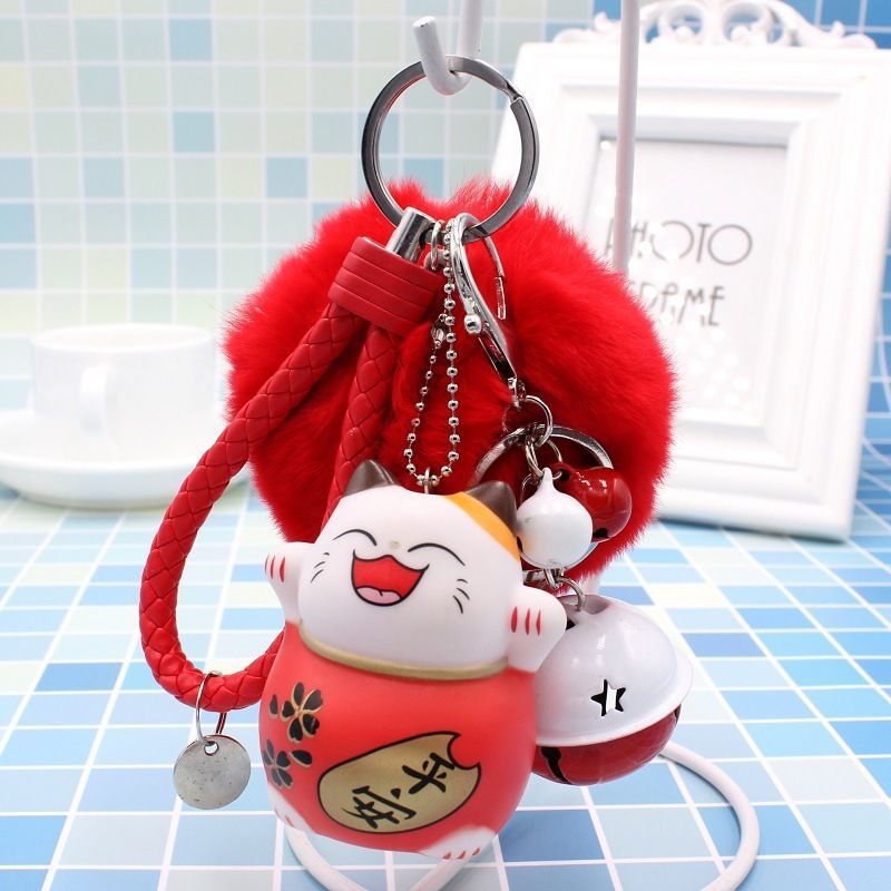 Móc khóa Mèo thần tài Maneki MAY MẮN treo balo,chìa khóa kèm cục bông đỏ tươi tắn - NHShop