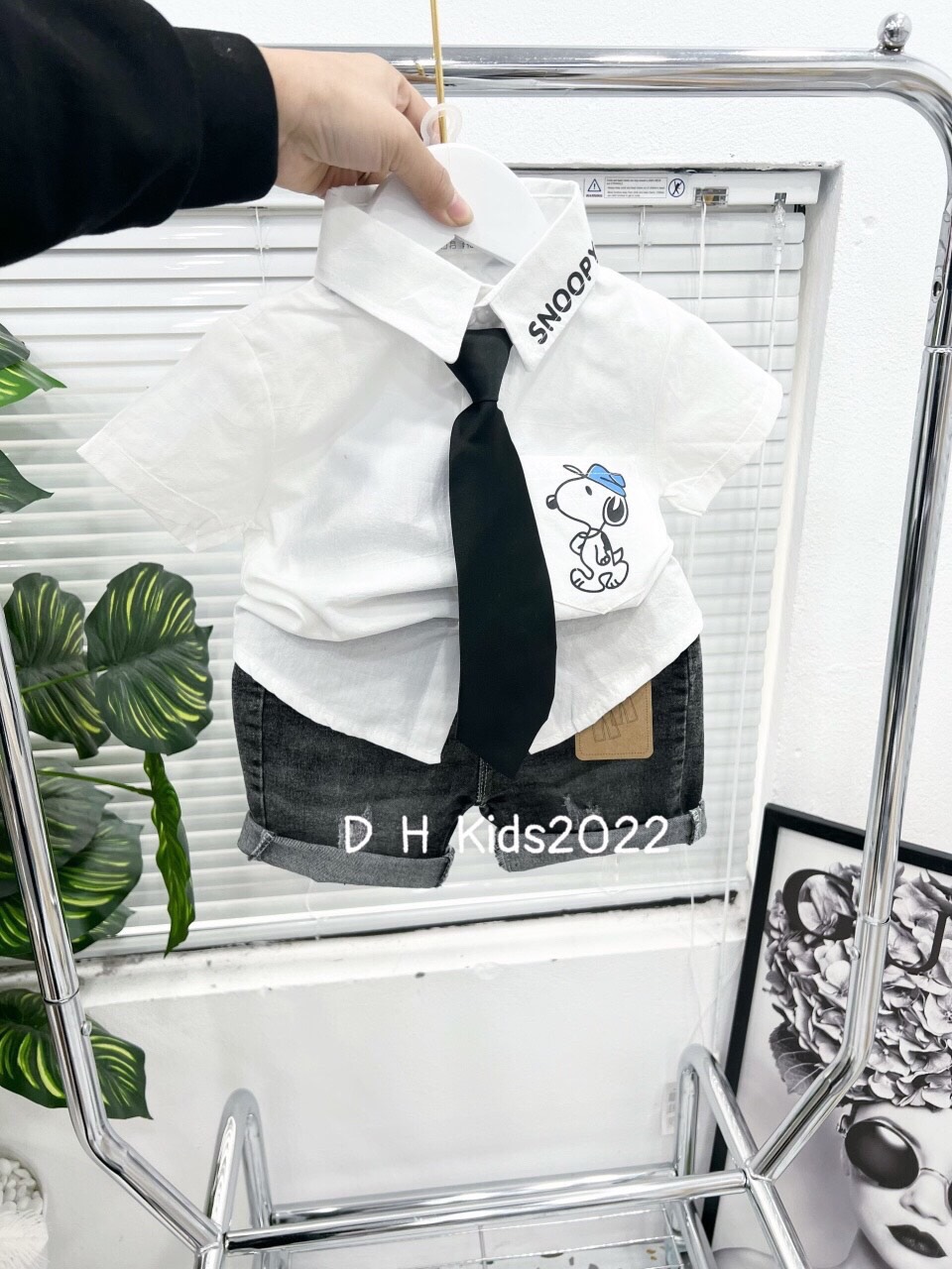 Bộ Snopyy 3 chi tiết tặng cà vạt cho bé trai