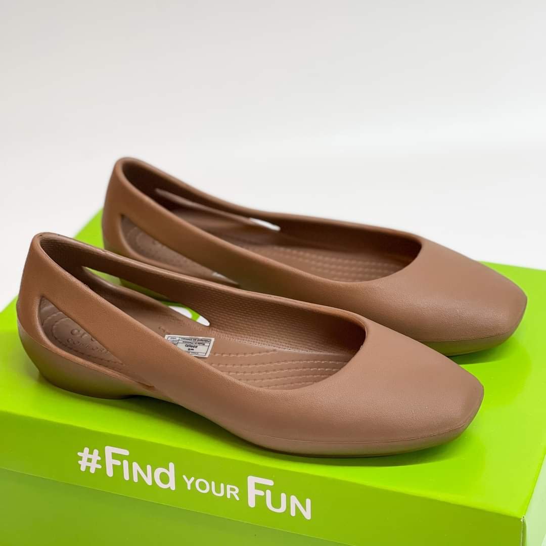 Giày nhựa crocs laura sloane flat