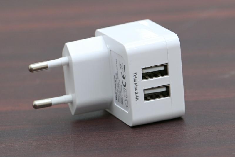 Adapter sạc 2 cổng 2.4a góc xmobile ds133s-tb trắng