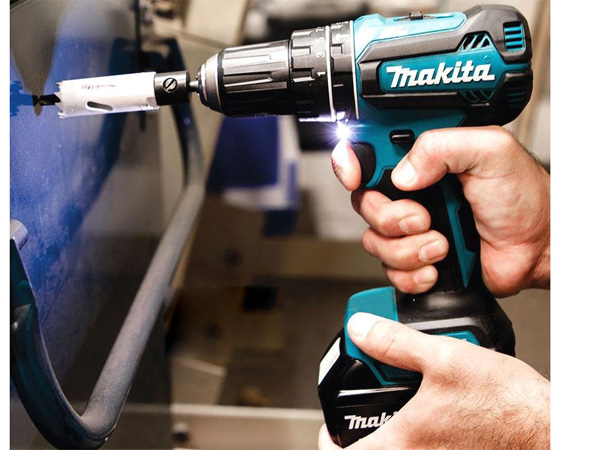 Máy khoan động lực dùng pin 18v makita dhp485z