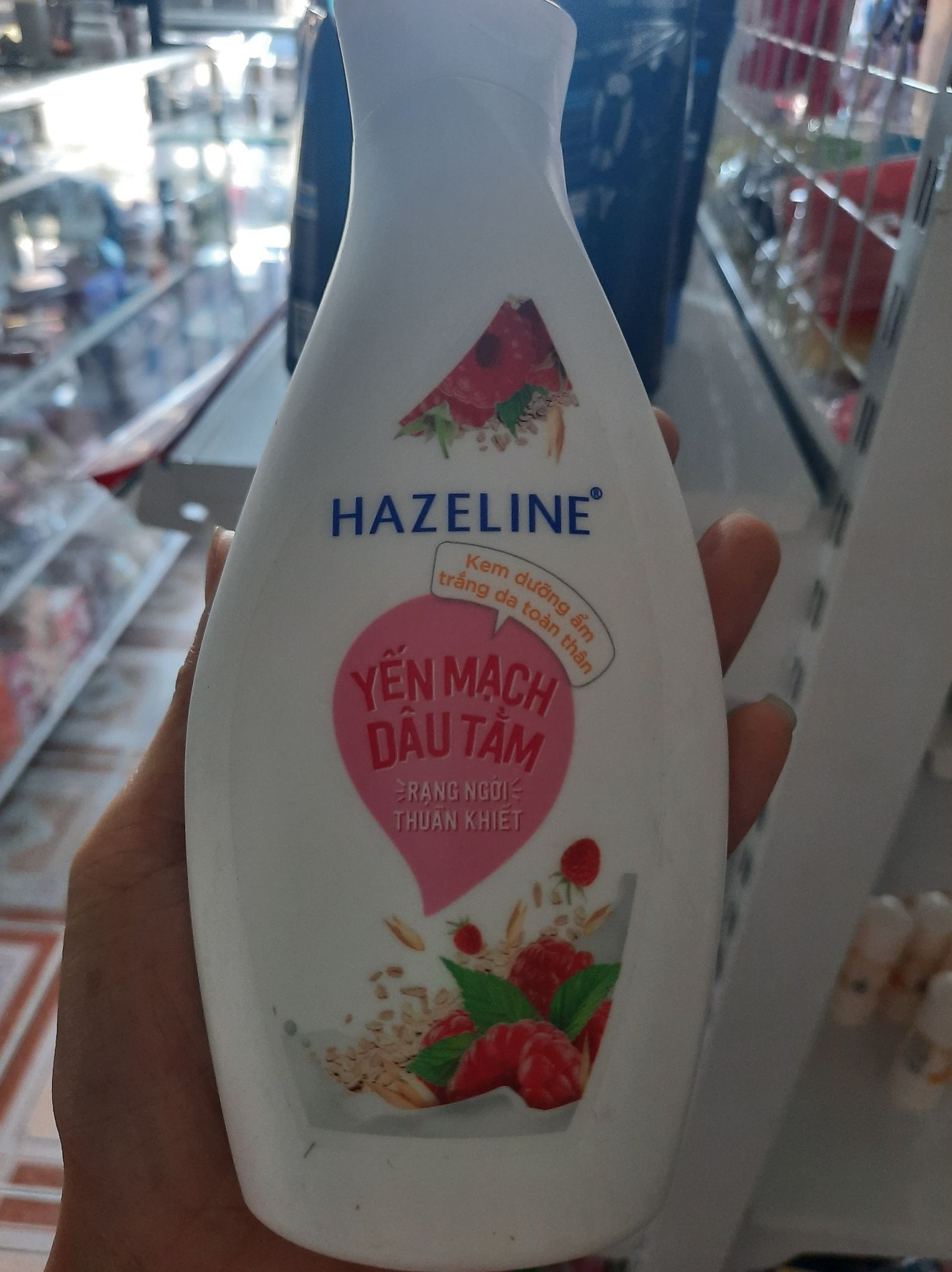 sữa dưỡng thể hazeline dâu tằm và yến mạch 230ml
