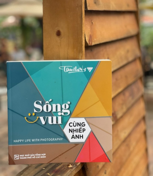 Nxbhcm - sách sống vui cùng nhiếp ảnh