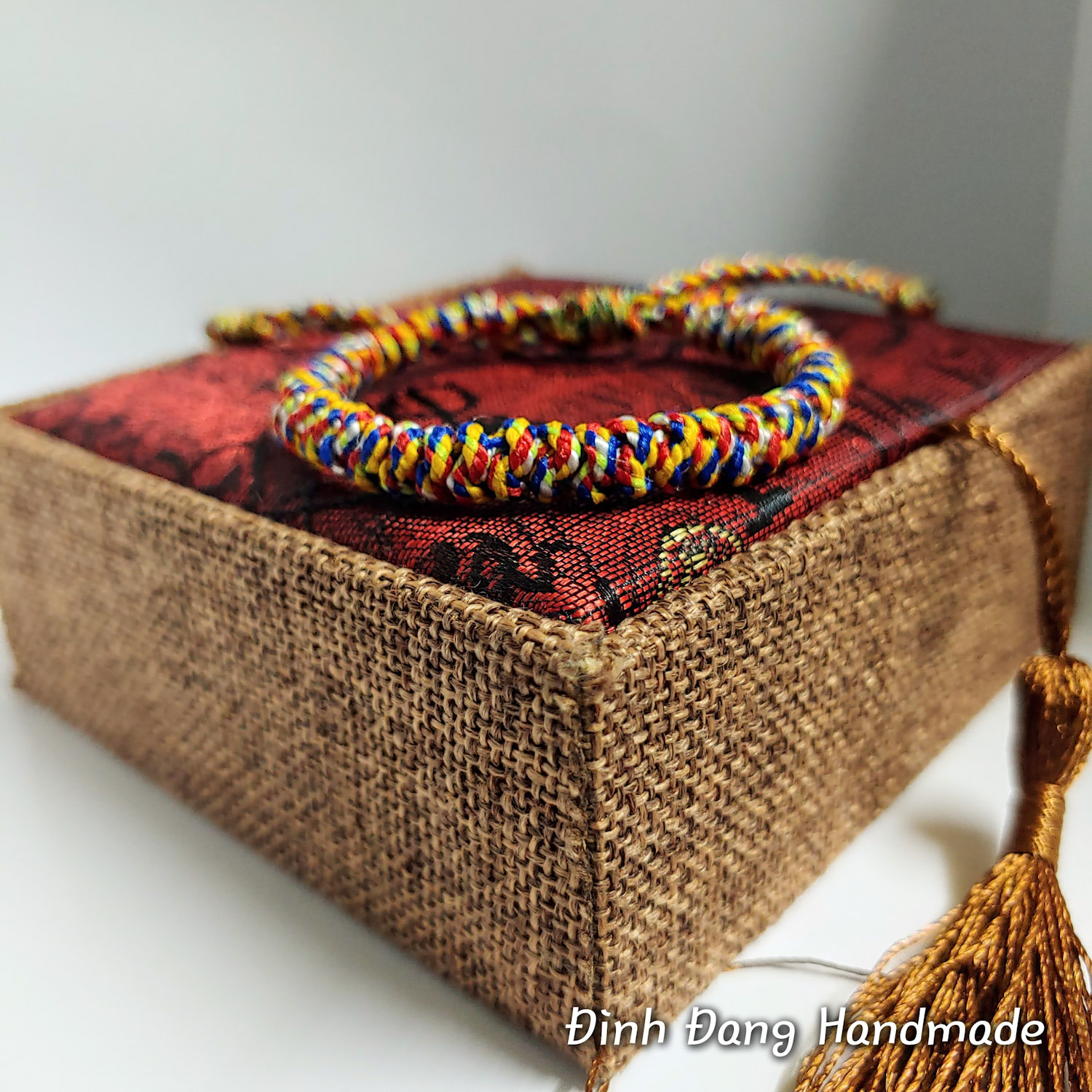 Đinh Đang Handmade _ Vòng tay thắt thủ công _ Vòng tay chỉ ngũ sắc