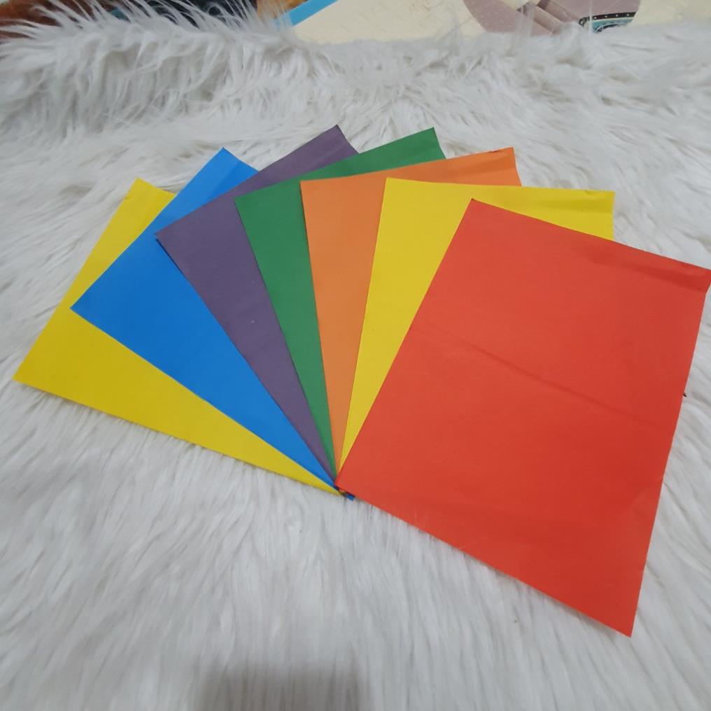 Năm Tập Giấy thủ công 1 xấp 7 màu có decal tương đương ba lăm tờ lẻ