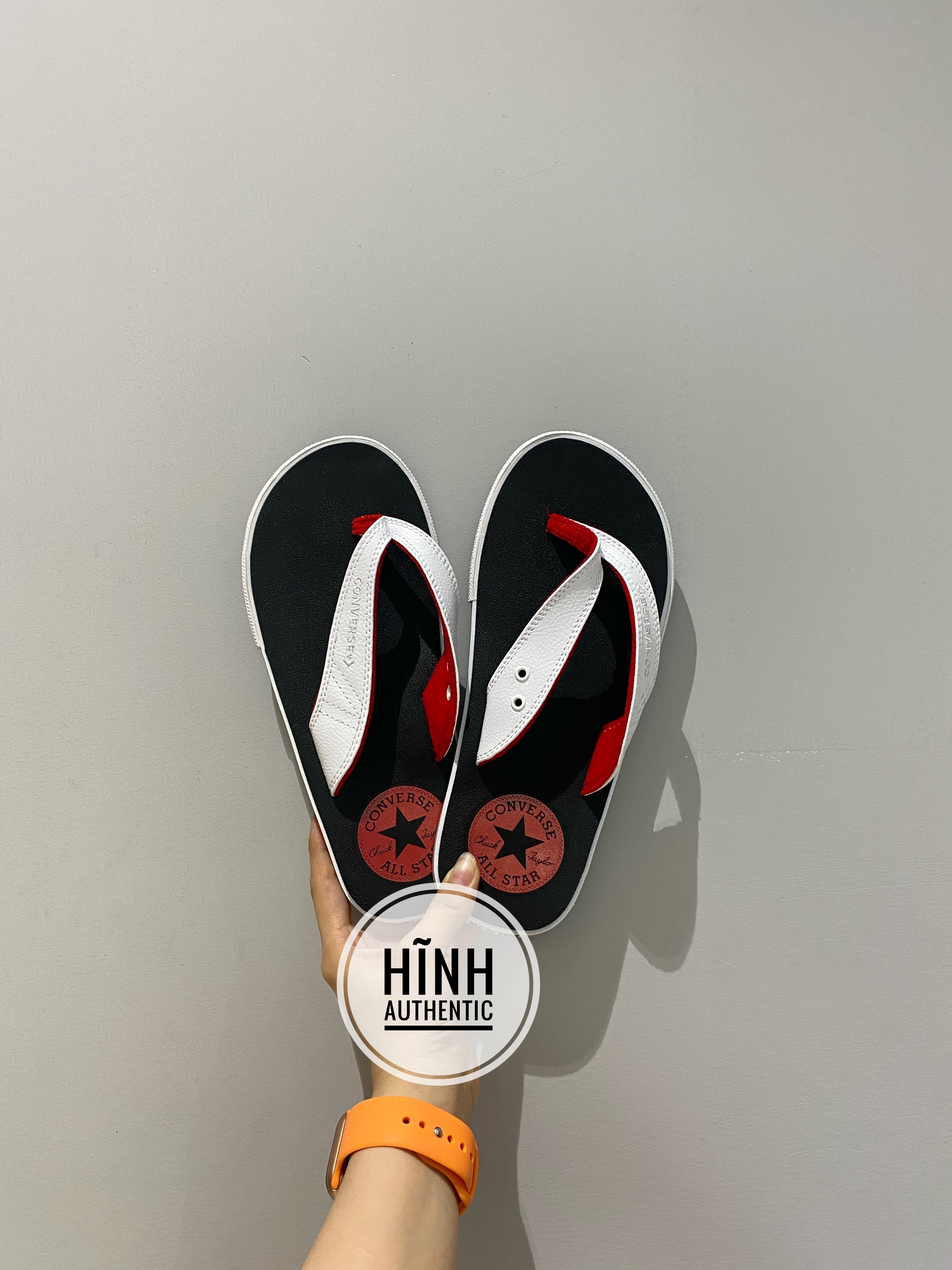 Dép Converse đen quai trắng logo đỏ chính hãng