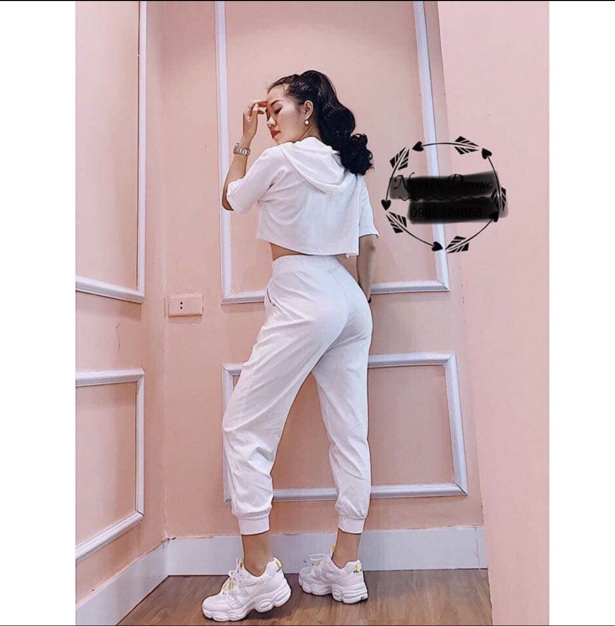 [HCM]Set Bộ Nữ Trơn Quần Ống Bó Áo Thun Croptop Có Nón Năng Động Bmind EVA SET 10055