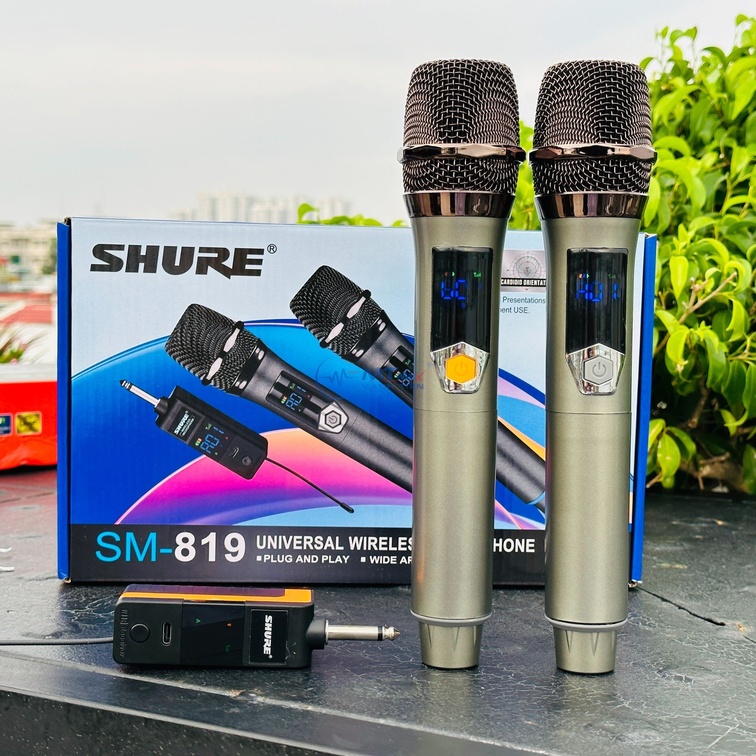 Micro không dây đa năng shure sm-819 - micro karaoke cao cấp - micro karaoke bluetooth không dây - micro đa năng giá rẻ - tích hợp sạc pin trực tiếp ngay trên micro, âm thanh mượt mà bắt sóng lên đến 25m chuyên dùng cho loa kéo, vang, amply