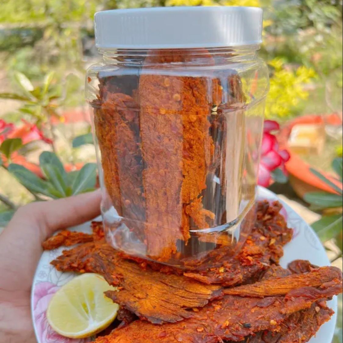 Khô bò miếng vụn mềm lon 300gram