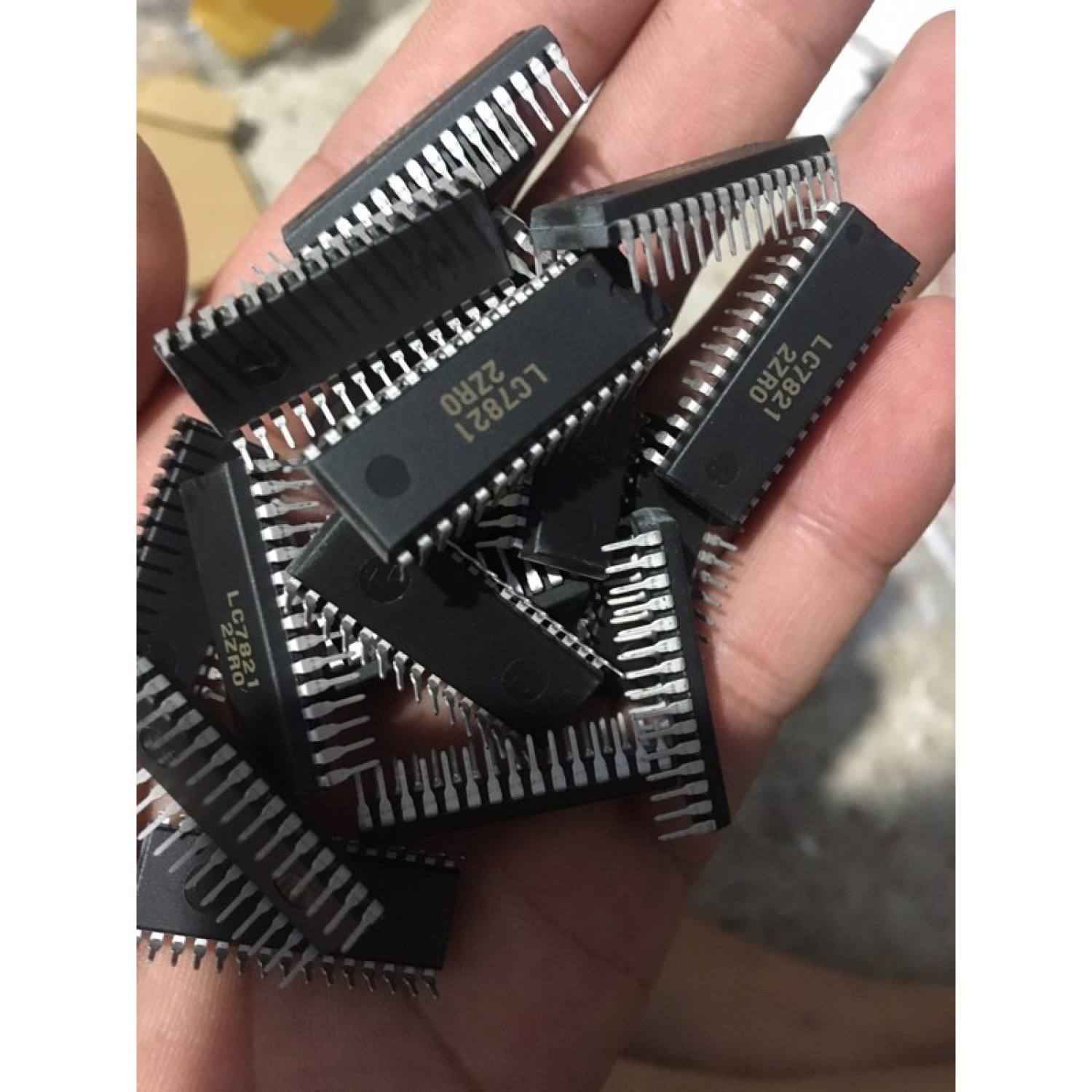 Lc7821 dip30 ic chuyển kênh tương tự